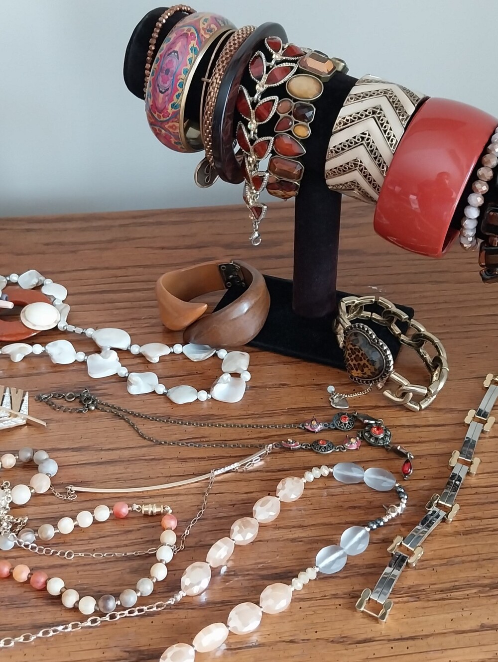 Vintage Women's Fashion Jewelry - Amber, Gold & Wood Tones - Picture 3 of 11